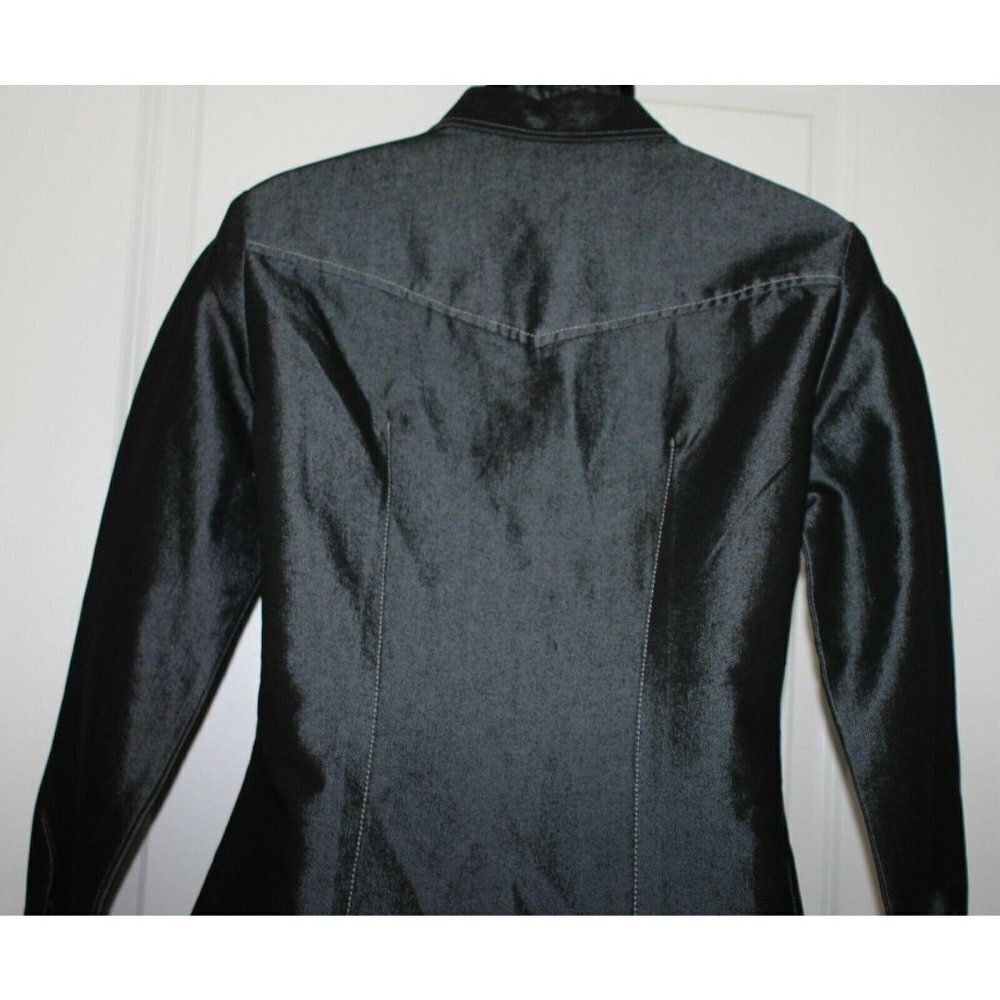 Black Button-Down Shirt - Women - Picture 3 of 3
